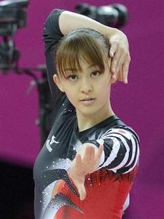 体操選手田中理恵の演技