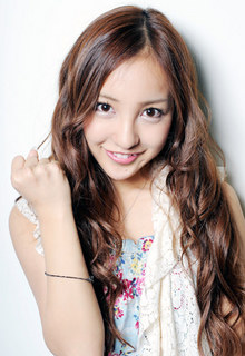 板野友美